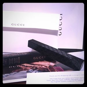 Beauty/Iconic Black Lightweight Volume Mascara